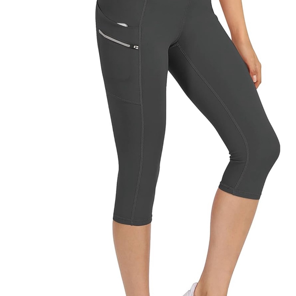 ODODOS Women's High Waisted 19” Pockets Workout Capris Athletic Leggings